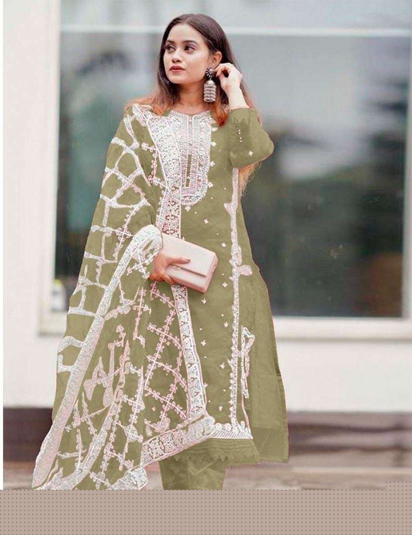 BAEOQUE HIT DESIGN BY BAROQUE BEAUTIFUL PAKISTANI SUITS COLORFUL STYLISH FANCY CASUAL WEAR & PURE ORGANZA  DRESSES AT WHOLESALE PRICE