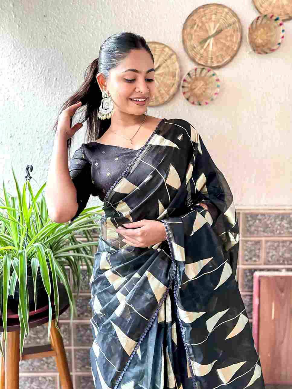 Vt-1222 By Fashid Wholesale Indian Traditional Wear Collection Beautiful Stylish Fancy Colorful Party Wear & Occasional Wear Pure Soft Organza Sarees At Wholesale Price