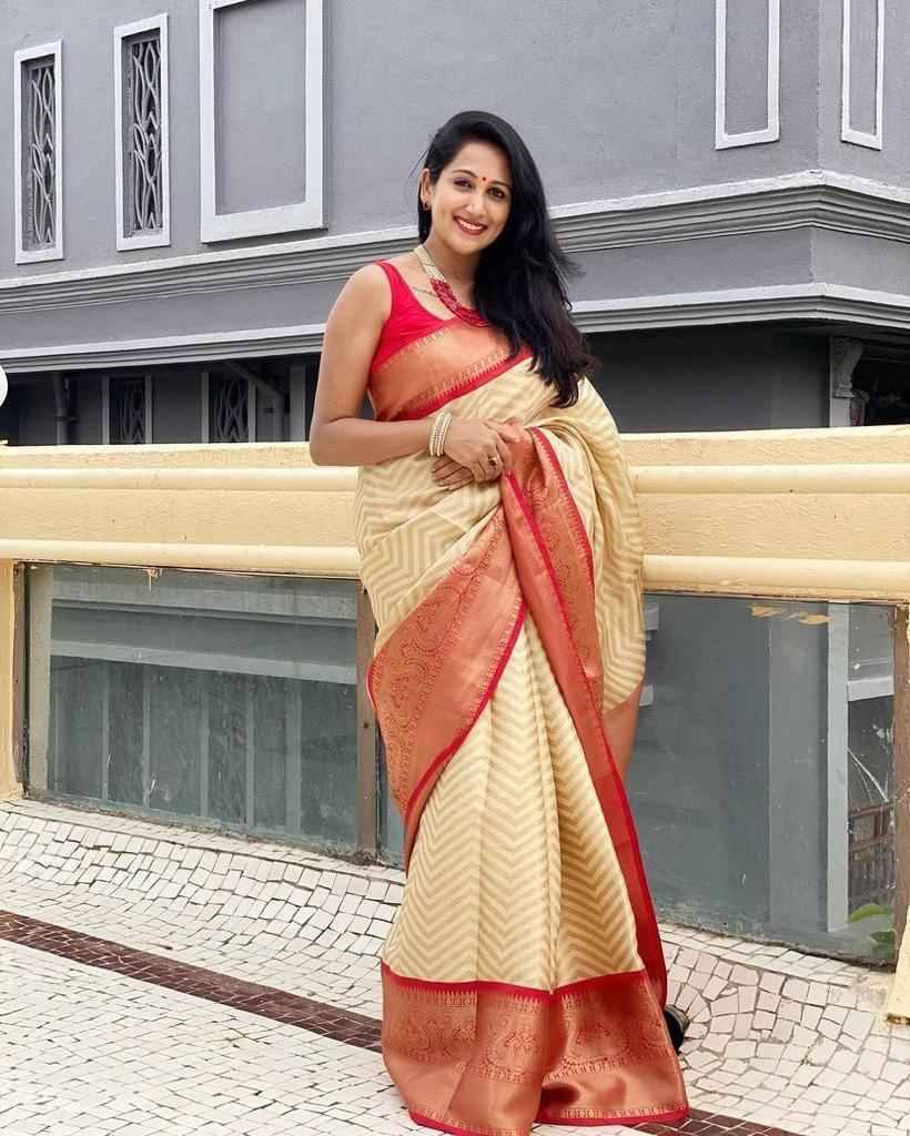 Kp-4016 By Fashid Wholesale Indian Traditional Wear Collection Beautiful Stylish Fancy Colorful Party Wear & Occasional Wear Soft Lichi Silk Saree Sarees At Wholesale Price