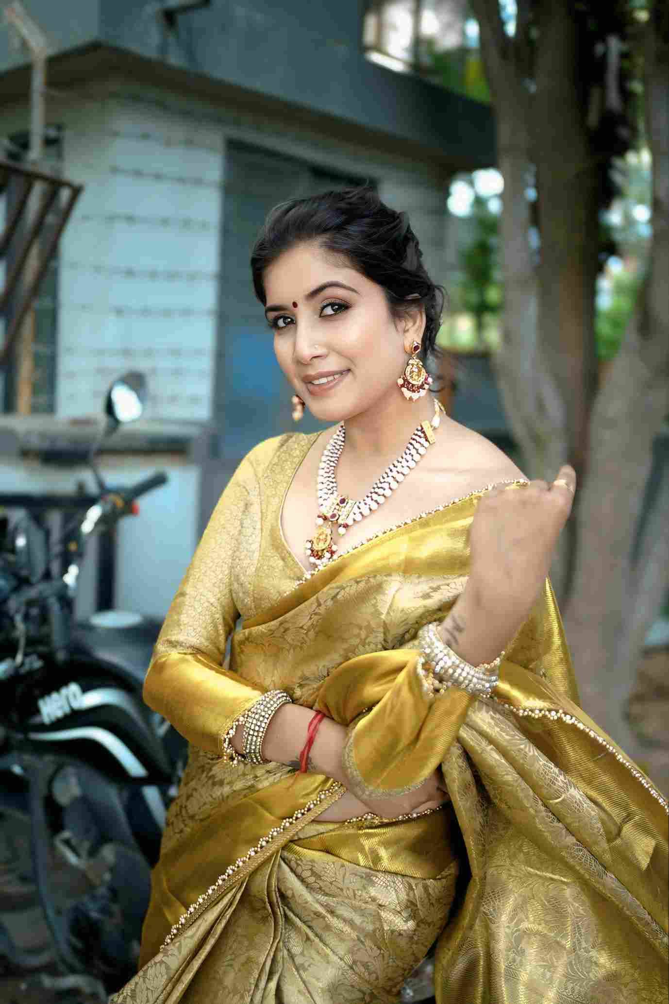 Vv-Nita By Fashid Wholesale Indian Traditional Wear Collection Beautiful Stylish Fancy Colorful Party Wear & Occasional Wear Tissue Silk Sarees At Wholesale Price