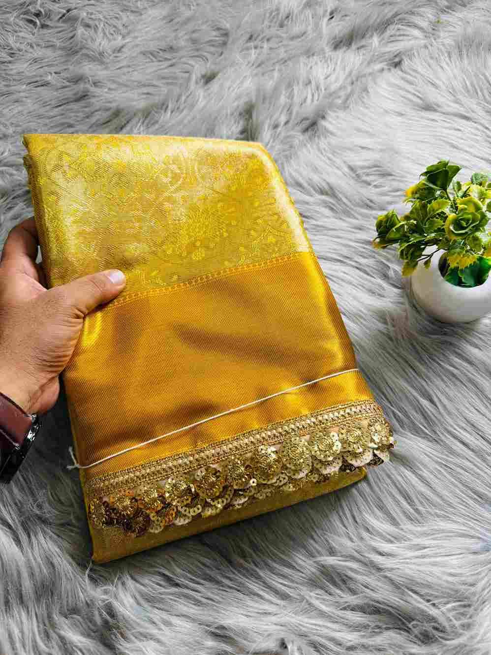 Vv-31 By Fashid Wholesale Indian Traditional Wear Collection Beautiful Stylish Fancy Colorful Party Wear & Occasional Wear Soft Silk Sarees At Wholesale Price