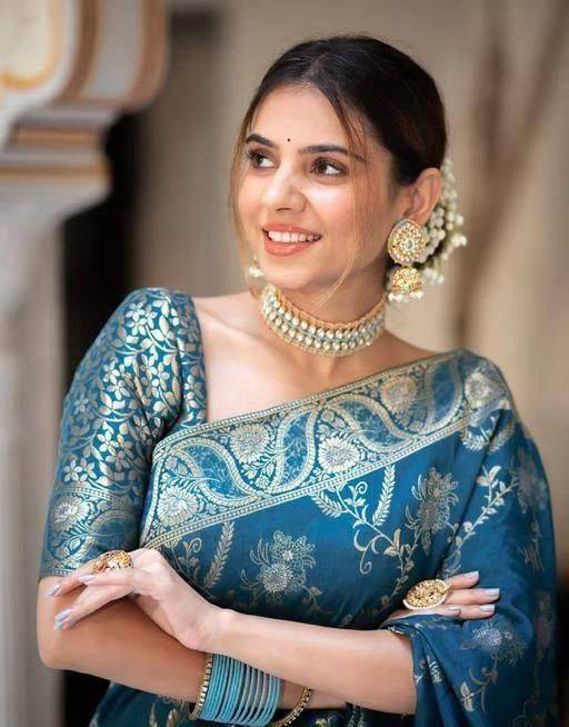 Lc-654 By Fashid Wholesale 01 To 03 Series Indian Traditional Wear Collection Beautiful Stylish Fancy Colorful Party Wear & Occasional Wear Lichi Silk Sarees At Wholesale Price