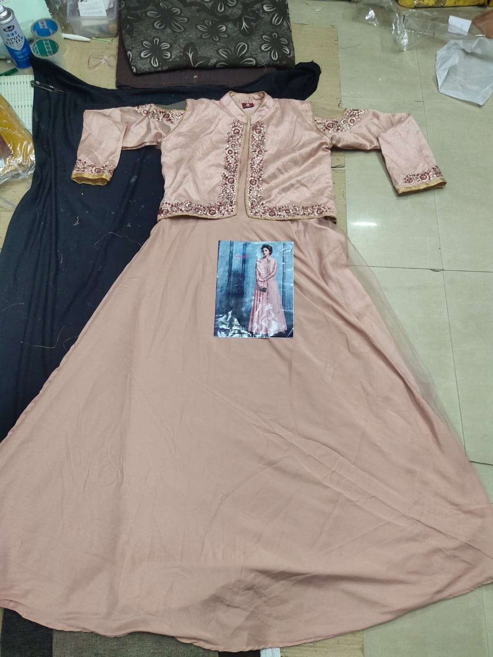 SILKY HIT DESIGN 4019 BY ARIHANT DESIGNER DESIGNER BEAUTIFUL STYLISH FANCY COLORFUL PARTY WEAR & OCCASIONAL WEAR MUSLIN WITH MONO NET GOWNS AT WHOLESALE PRICE