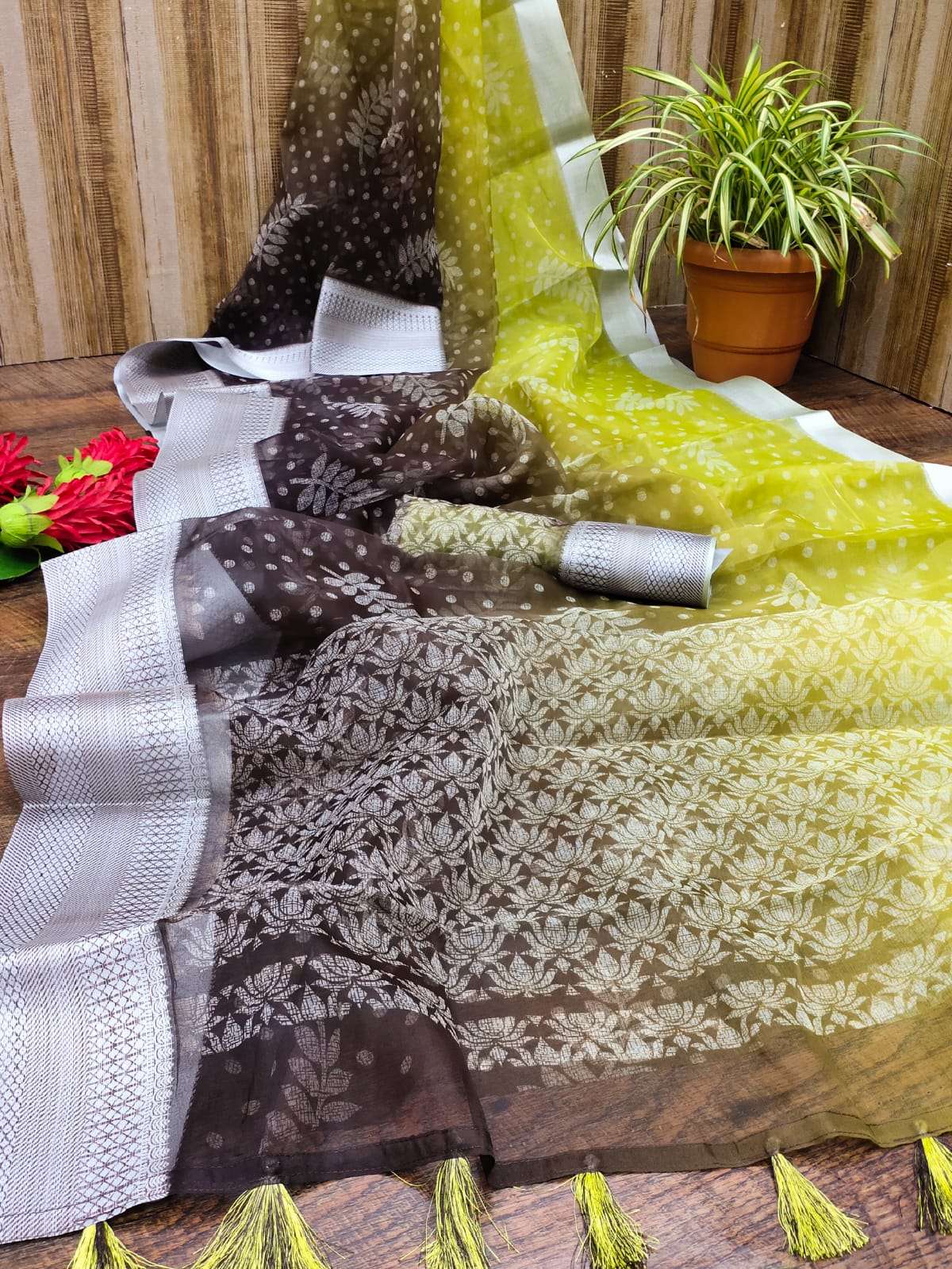 PREMIUM ORGANZA VOL-4 BY MYRA 401 TO 410 SERIES INDIAN TRADITIONAL WEAR COLLECTION BEAUTIFUL STYLISH FANCY COLORFUL PARTY WEAR & OCCASIONAL WEAR PREMIUM ORGANZA SAREES AT WHOLESALE PRICE