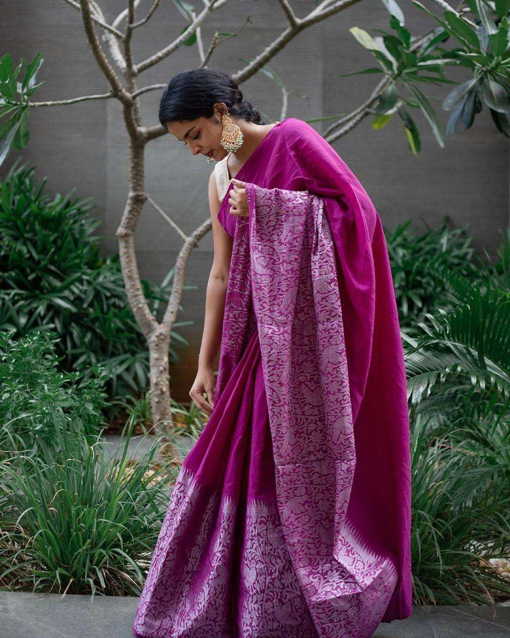 101 BY FASHID WHOLESALE INDIAN TRADITIONAL WEAR COLLECTION BEAUTIFUL STYLISH FANCY COLORFUL PARTY WEAR & OCCASIONAL WEAR BANARASI SILK SAREES AT WHOLESALE PRICE