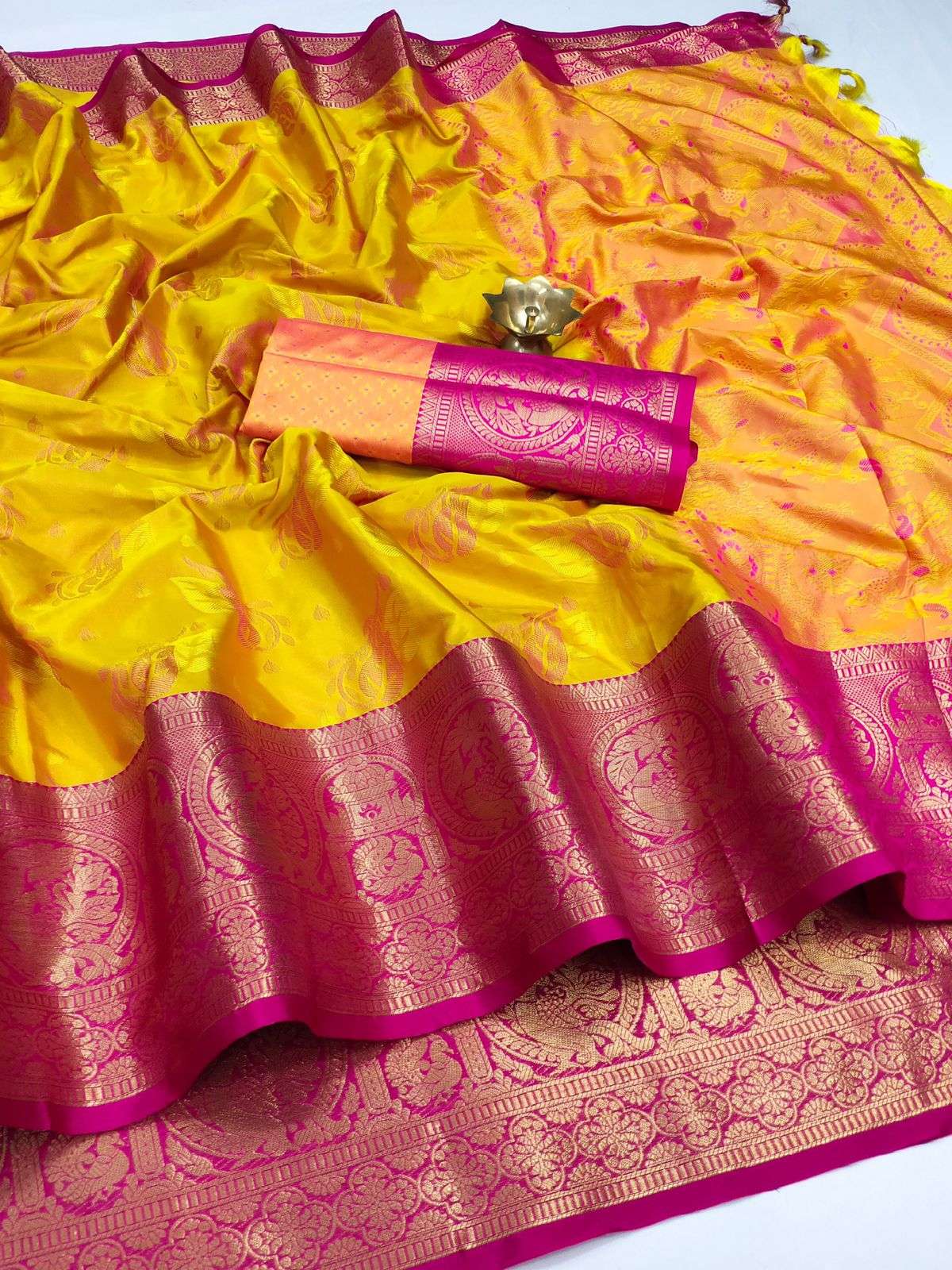 MB-3195 BY FASHID WHOLESALE 01 TO 07 SERIES INDIAN TRADITIONAL WEAR COLLECTION BEAUTIFUL STYLISH FANCY COLORFUL PARTY WEAR & OCCASIONAL WEAR SOFT KANJIVARAM JACQUARD SAREES AT WHOLESALE PRICE