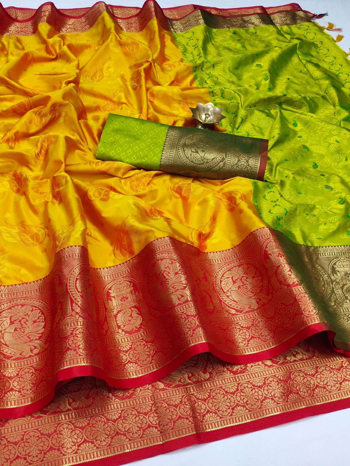 MB-3195 BY FASHID WHOLESALE 01 TO 07 SERIES INDIAN TRADITIONAL WEAR COLLECTION BEAUTIFUL STYLISH FANCY COLORFUL PARTY WEAR & OCCASIONAL WEAR SOFT KANJIVARAM JACQUARD SAREES AT WHOLESALE PRICE