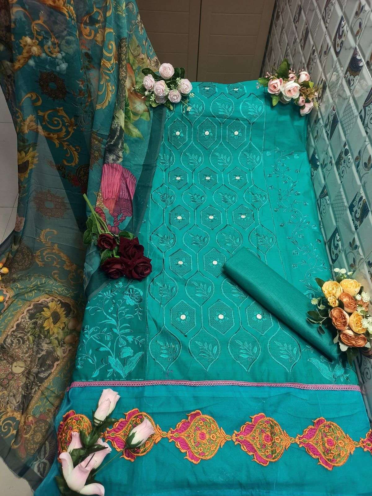 MAHE NOOR GOLD NX BY KAARA SUITS DESIGNER PAKISTANI SUITS BEAUTIFUL STYLISH FANCY COLORFUL PARTY WEAR & OCCASIONAL WEAR PURE COTTON EMBROIDERY DRESSES AT WHOLESALE PRICE