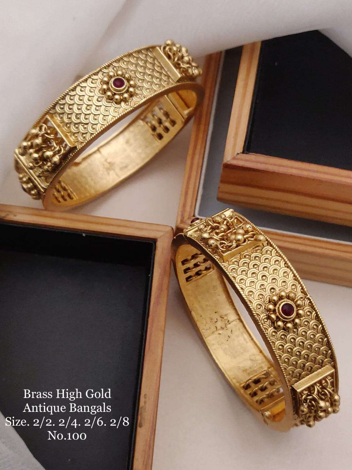 ANTIQUE BANGALS BY FASHID WHOLESALE TRADITIONAL ARTIFICIAL JEWELLERY FOR INDIAN ATTIRE AT EXCLUSIVE RANGE.
