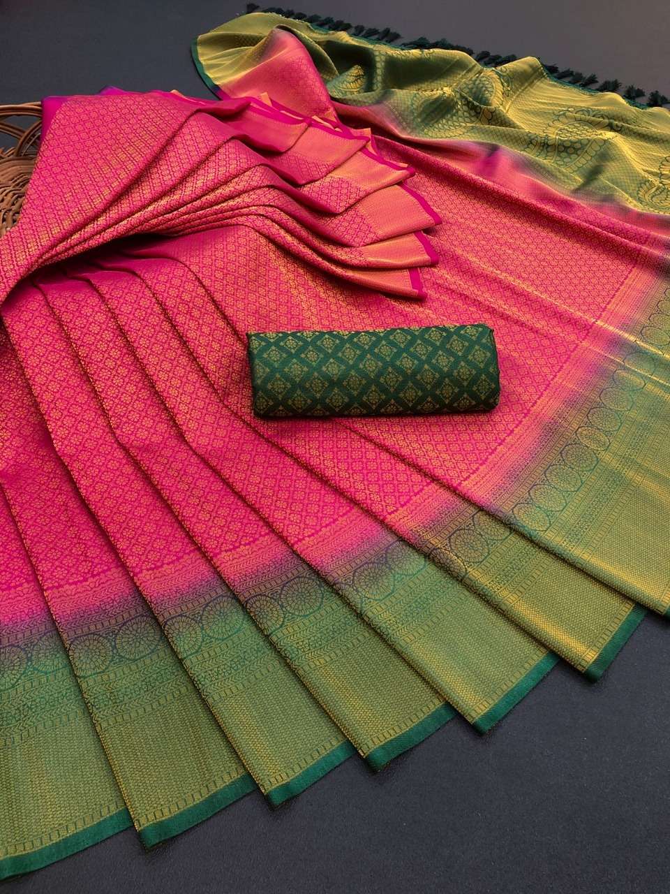 2D PADOSAN BY FASHID WHOLESALE 01 TO 07 SERIES INDIAN TRADITIONAL WEAR COLLECTION BEAUTIFUL STYLISH FANCY COLORFUL PARTY WEAR & OCCASIONAL WEAR SOFT SILK SAREES AT WHOLESALE PRICE