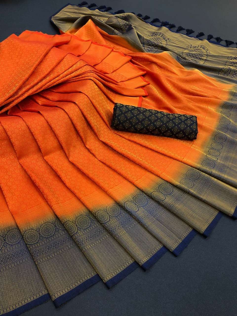 2D PADOSAN BY FASHID WHOLESALE 01 TO 07 SERIES INDIAN TRADITIONAL WEAR COLLECTION BEAUTIFUL STYLISH FANCY COLORFUL PARTY WEAR & OCCASIONAL WEAR SOFT SILK SAREES AT WHOLESALE PRICE