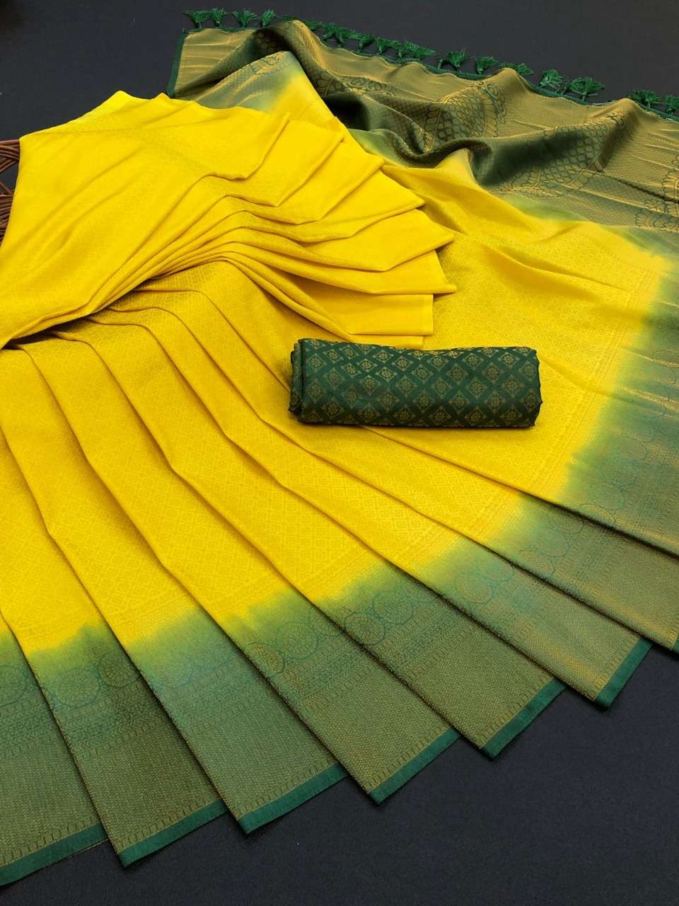 2D PADOSAN BY FASHID WHOLESALE 01 TO 07 SERIES INDIAN TRADITIONAL WEAR COLLECTION BEAUTIFUL STYLISH FANCY COLORFUL PARTY WEAR & OCCASIONAL WEAR SOFT SILK SAREES AT WHOLESALE PRICE