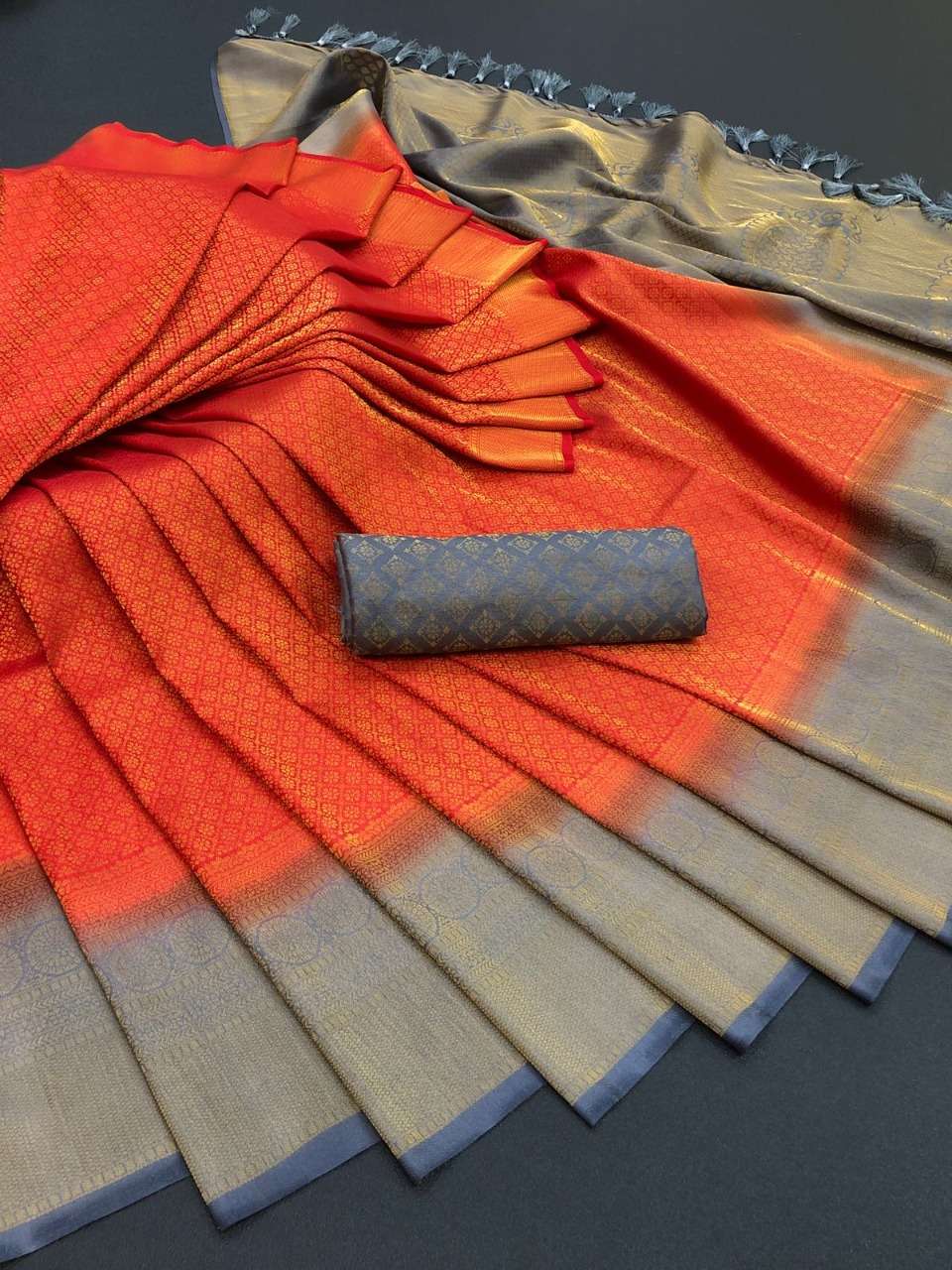 2D PADOSAN BY FASHID WHOLESALE 01 TO 07 SERIES INDIAN TRADITIONAL WEAR COLLECTION BEAUTIFUL STYLISH FANCY COLORFUL PARTY WEAR & OCCASIONAL WEAR SOFT SILK SAREES AT WHOLESALE PRICE