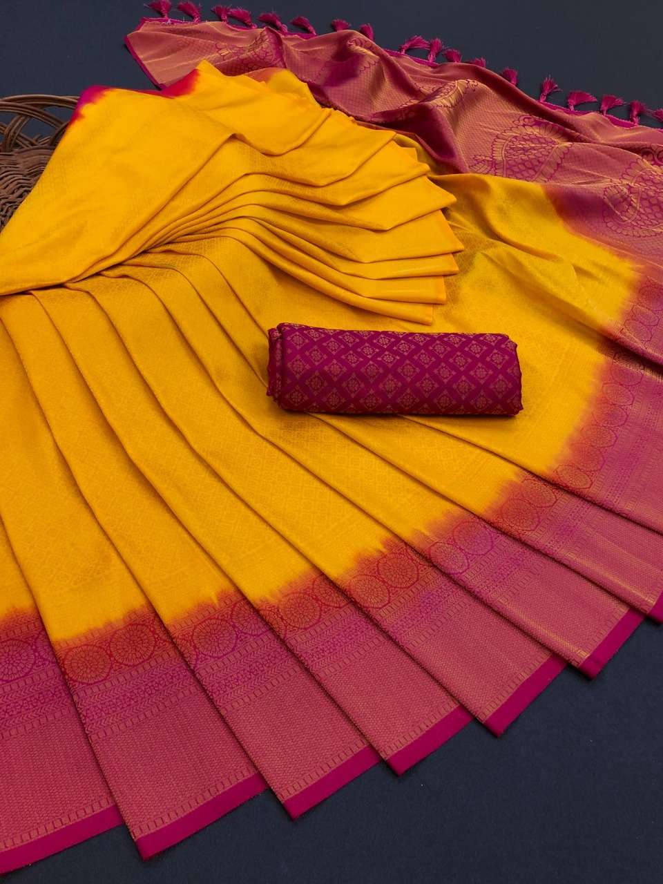 2D PADOSAN BY FASHID WHOLESALE 01 TO 07 SERIES INDIAN TRADITIONAL WEAR COLLECTION BEAUTIFUL STYLISH FANCY COLORFUL PARTY WEAR & OCCASIONAL WEAR SOFT SILK SAREES AT WHOLESALE PRICE