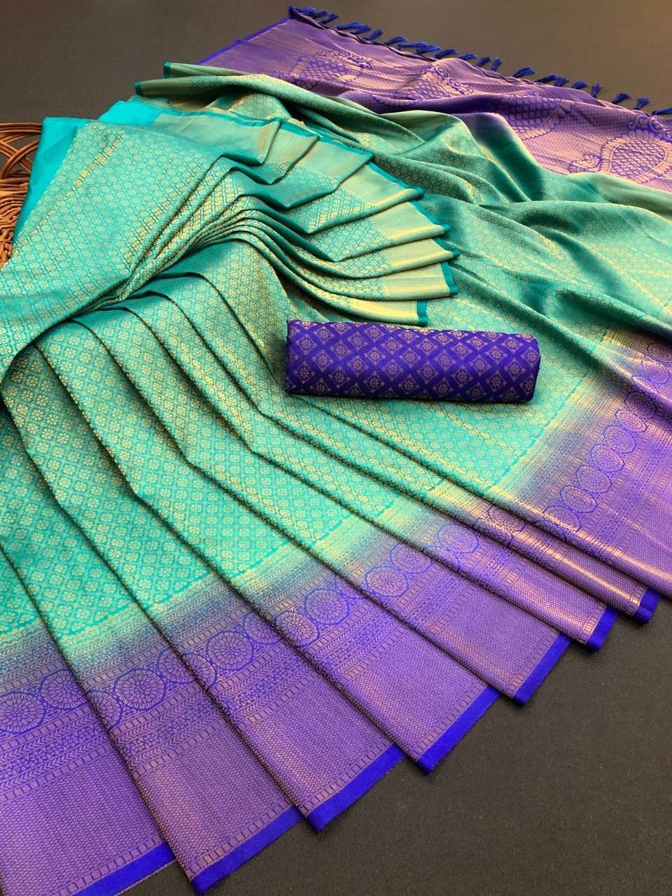 2D PADOSAN BY FASHID WHOLESALE 01 TO 07 SERIES INDIAN TRADITIONAL WEAR COLLECTION BEAUTIFUL STYLISH FANCY COLORFUL PARTY WEAR & OCCASIONAL WEAR SOFT SILK SAREES AT WHOLESALE PRICE