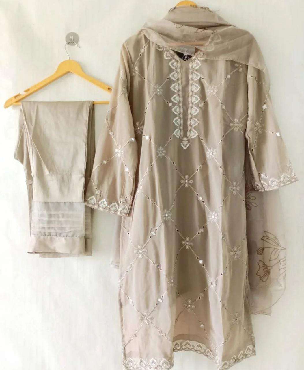 AM VOL-128 BY LAIBA 01 TO 03 SERIES BEAUTIFUL PAKISTANI SUITS STYLISH COLORFUL FANCY CASUAL WEAR & ETHNIC WEAR PURE GEORGETTE DRESSES AT WHOLESALE PRICE