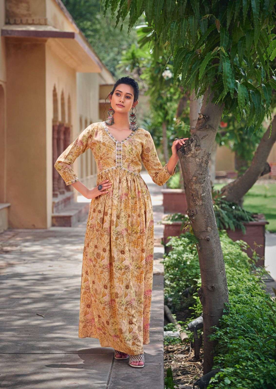 Raghini By Vitara 1001 To 1004 Series Designer Stylish Fancy Colorful Beautiful Party Wear & Ethnic Wear Collection Rayon Print Gown At Wholesale Price