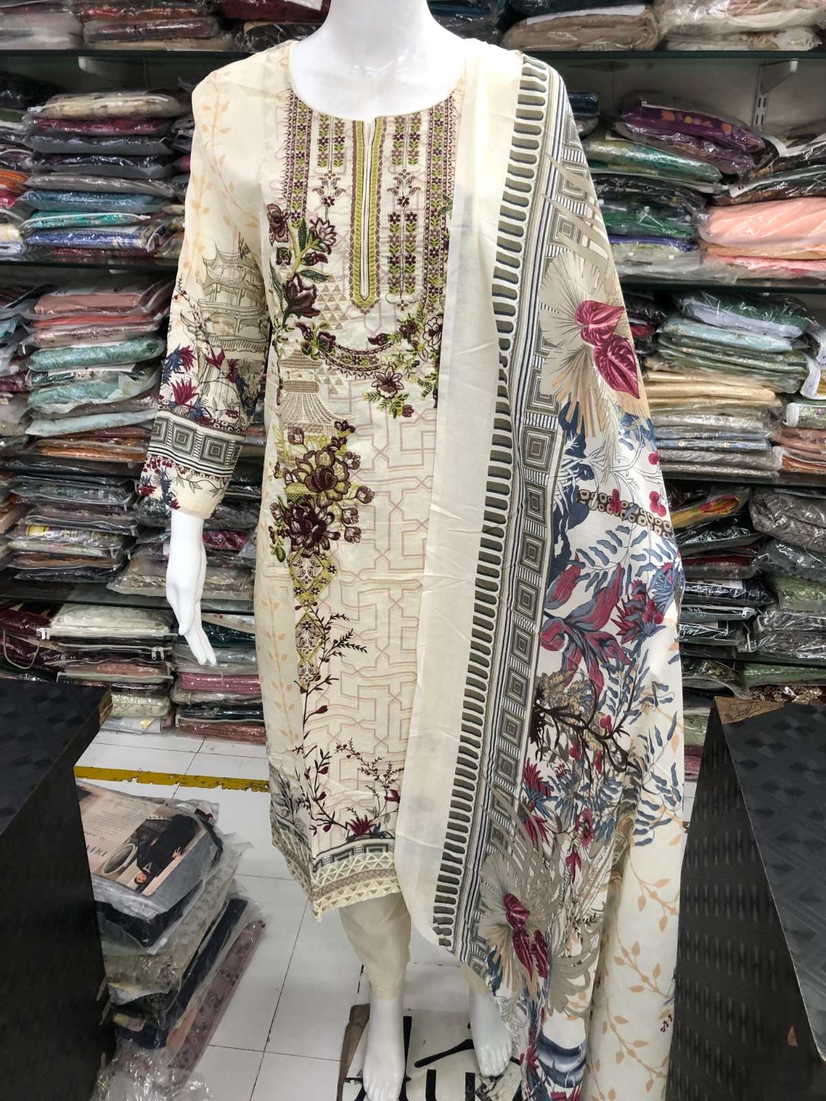 Chevron Vol-1 By Mahgul 101 To 102 Series Pakistani Stylish Beautiful Colourful Printed & Embroidered Party Wear & Occasional Wear Lawn Cotton Print With Work Dresses At Wholesale Price