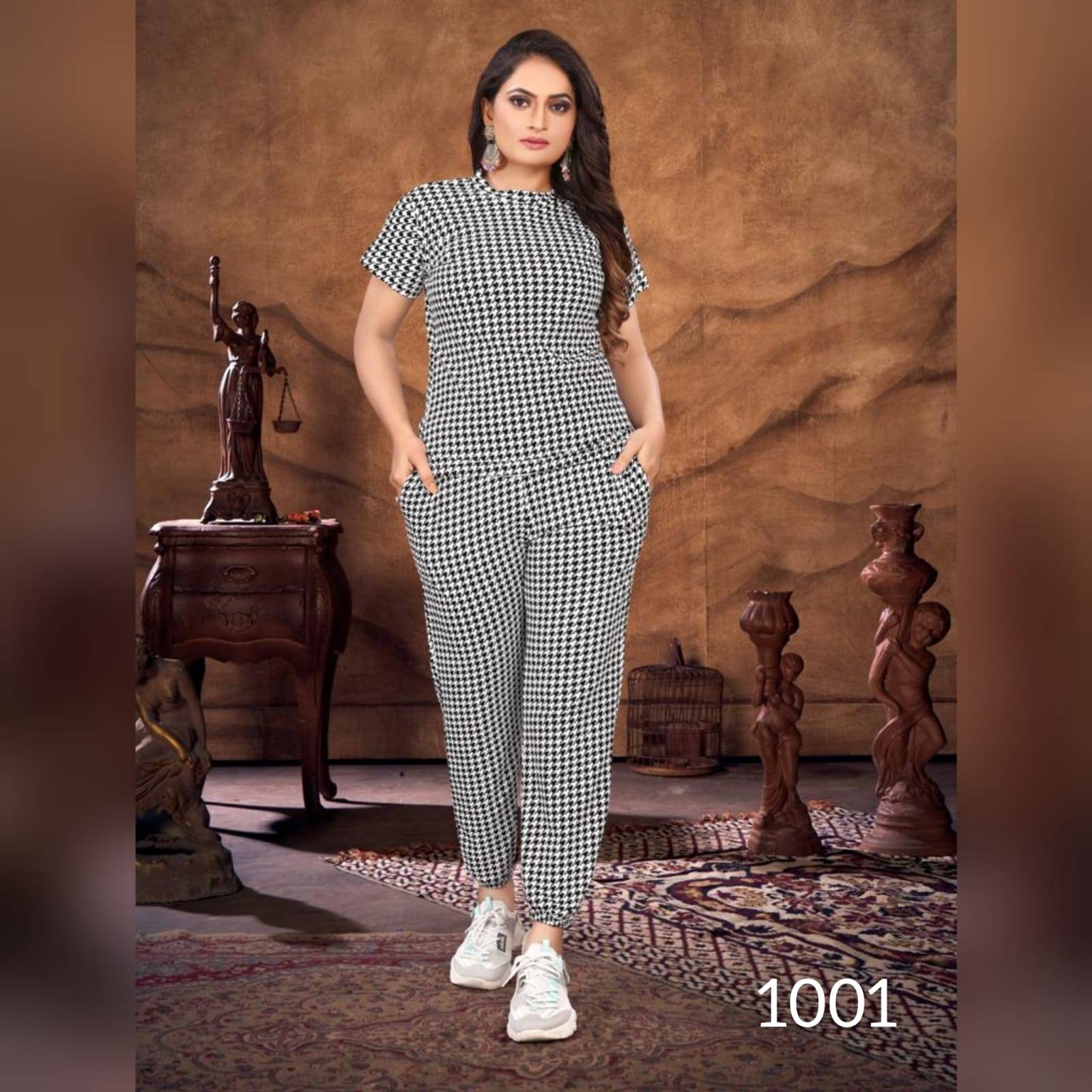 Comfort By Kaamiri 1001 To 1002 Series Beautiful Stylish Fancy Colorful Casual Wear & Ethnic Wear Valentino Print Night Suits At Wholesale Price