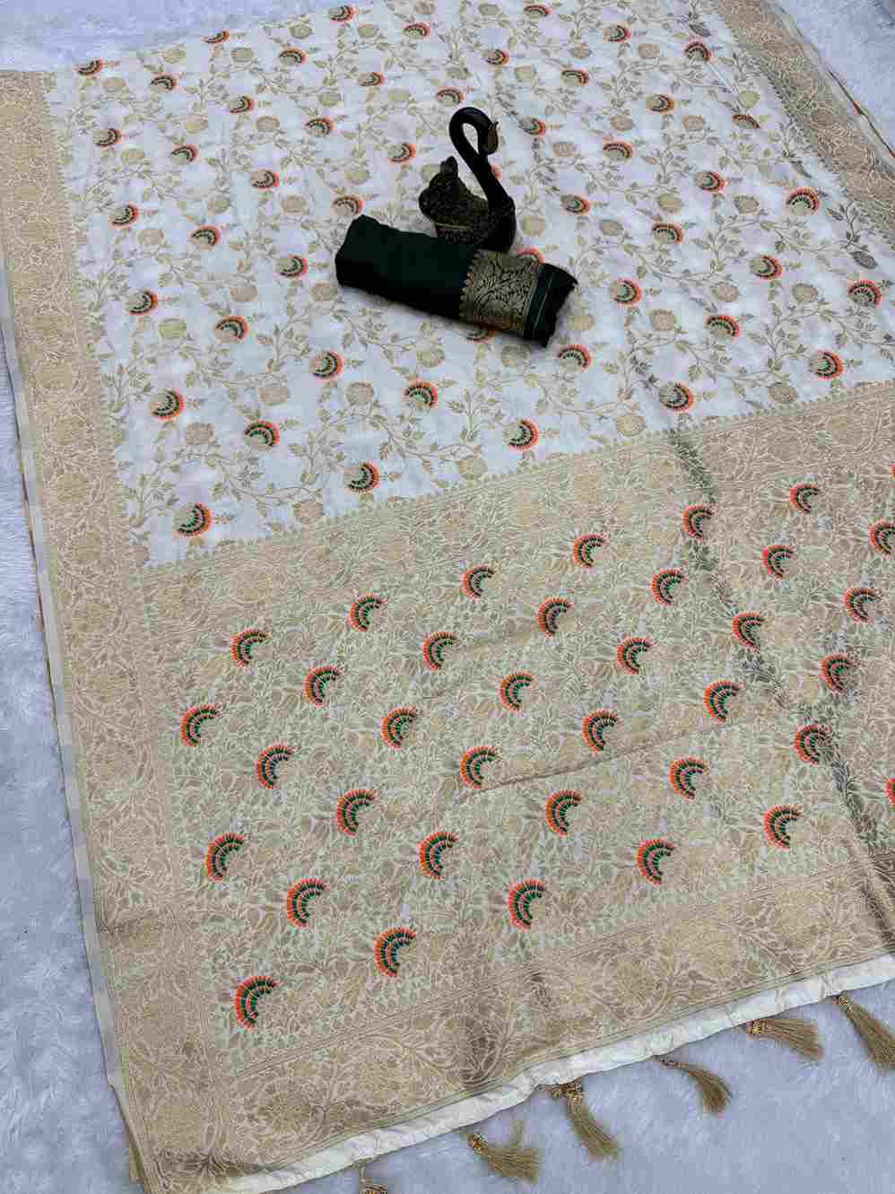 Sb-820 By Fashid Wholesale 01 To 05 Series Indian Durga Puja Special Traditional Wear Collection Beautiful Stylish Fancy Colorful Party Wear & Occasional Wear Pure Soft Khadi Georgette Silk Sarees At Wholesale Price