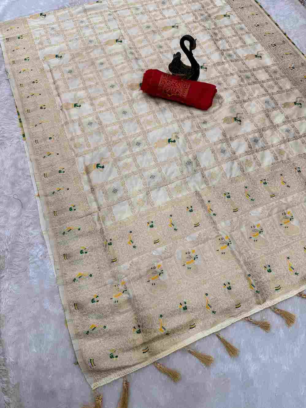Sb-820 By Fashid Wholesale 01 To 05 Series Indian Durga Puja Special Traditional Wear Collection Beautiful Stylish Fancy Colorful Party Wear & Occasional Wear Pure Soft Khadi Georgette Silk Sarees At Wholesale Price