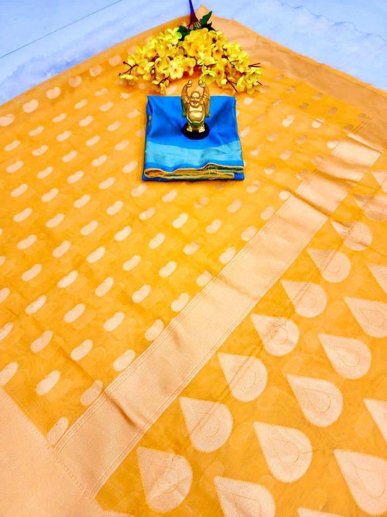 Lc-424 By Fashid Wholesale Indian Traditional Wear Collection Beautiful Stylish Fancy Colorful Party Wear & Occasional Wear Pure Banarasi Sarees At Wholesale Price