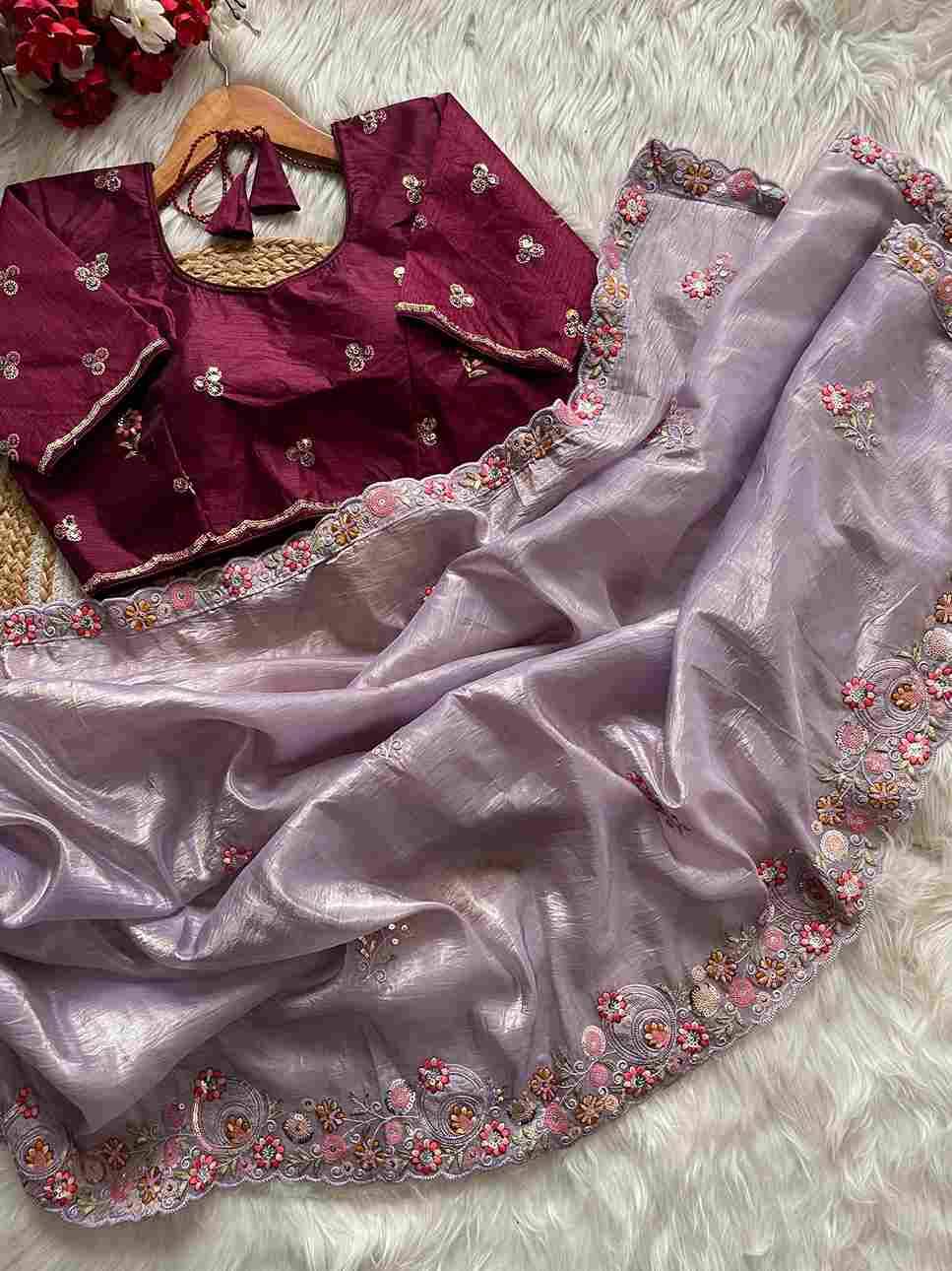 Vs-Laxmi By Fashid Wholesale 01 To 05 Series Indian Traditional Wear Collection Beautiful Stylish Fancy Colorful Party Wear & Occasional Wear Premium Gold Crush Sarees At Wholesale Price
