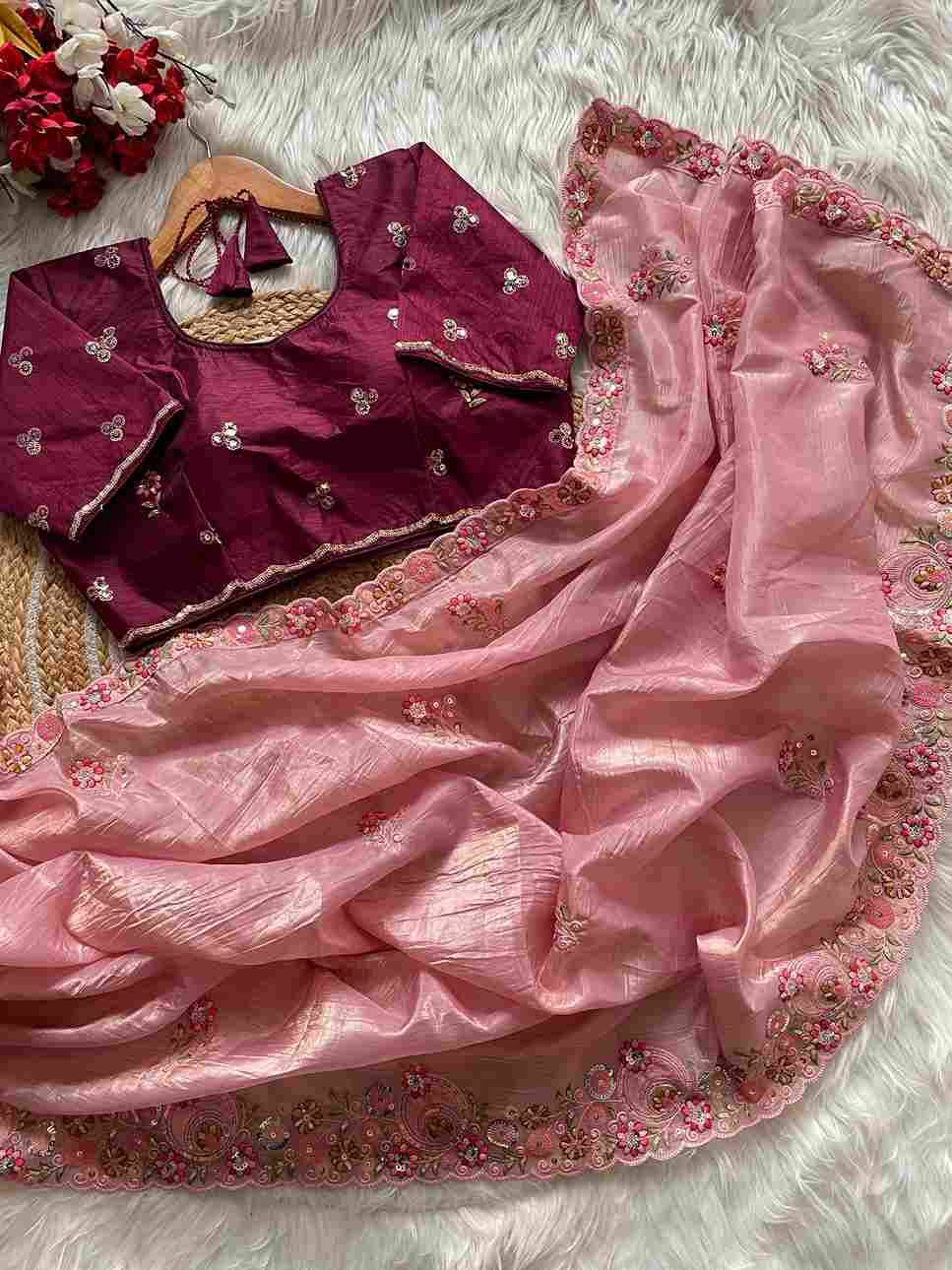 Vs-Laxmi By Fashid Wholesale 01 To 05 Series Indian Traditional Wear Collection Beautiful Stylish Fancy Colorful Party Wear & Occasional Wear Premium Gold Crush Sarees At Wholesale Price