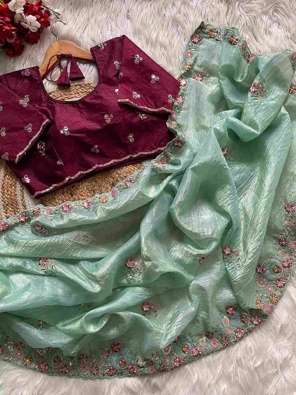 Vs-Laxmi By Fashid Wholesale 01 To 05 Series Indian Traditional Wear Collection Beautiful Stylish Fancy Colorful Party Wear & Occasional Wear Premium Gold Crush Sarees At Wholesale Price